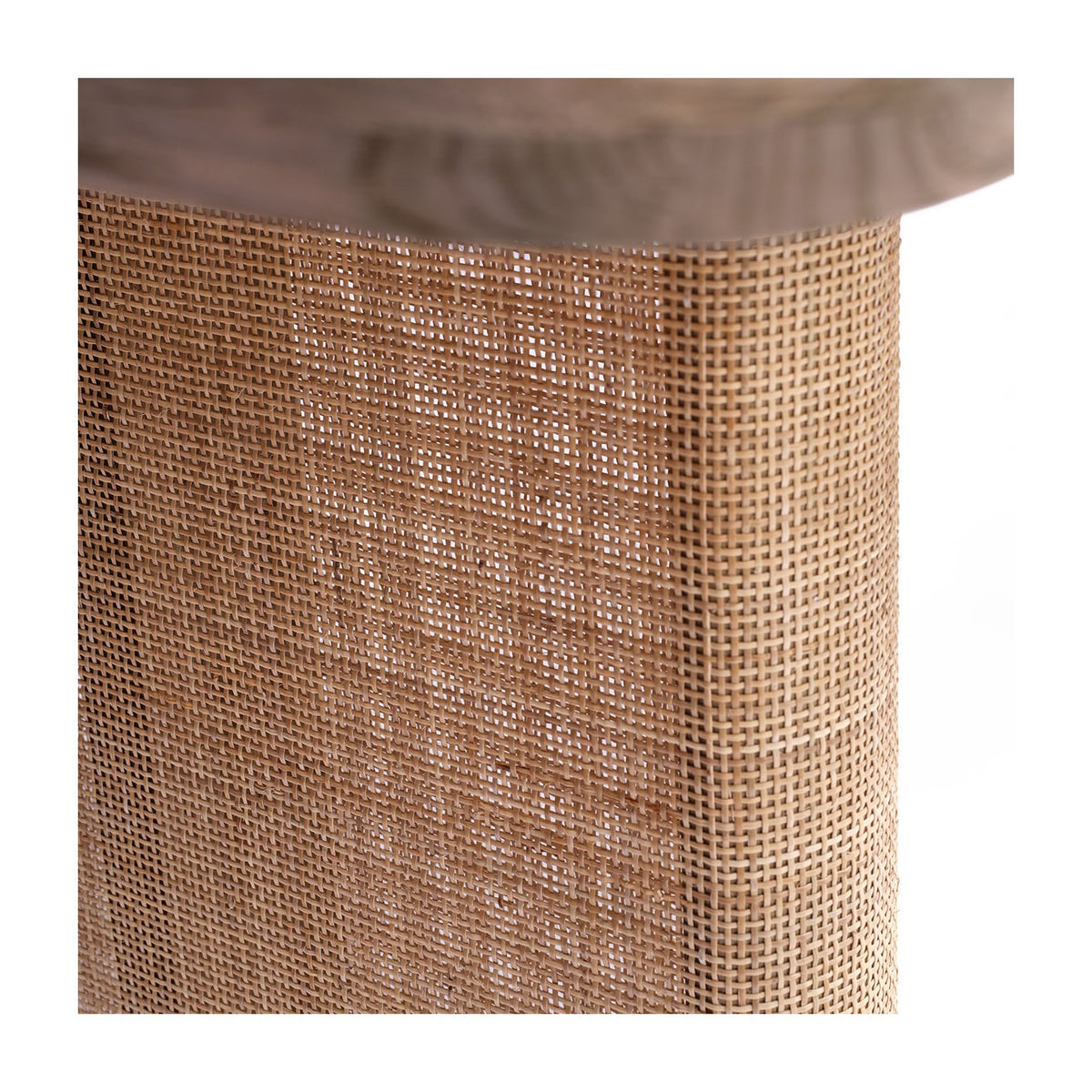 Mesa de comedor de roble claro con patas de ratán Levanzo