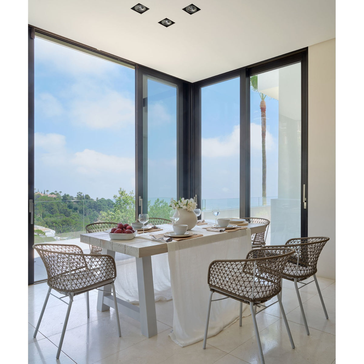 Mesa de comedor de exterior teca blanqueada y aluminio Corniglia