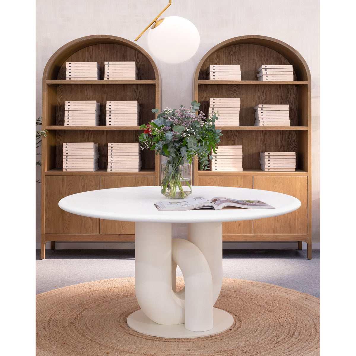 Mesa de comedor redonda acabado cemento blanco Amizmiz