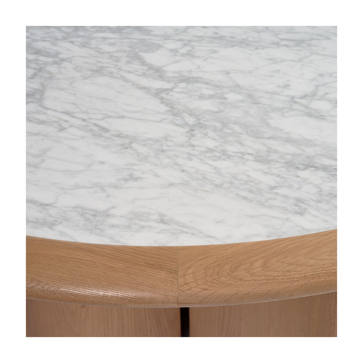 Mesa de comedor redonda de roble claro y mármol Mosta