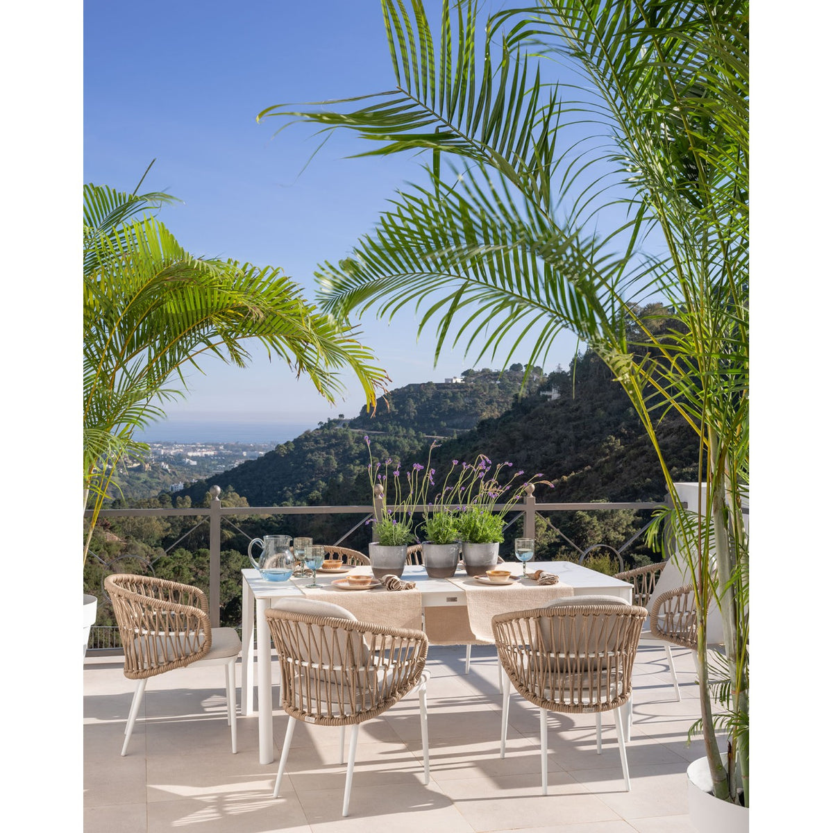 Sillón de comedor de exterior de aluminio blanco y cuerda Juan