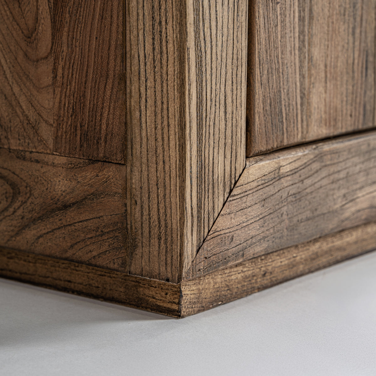 Armario de madera de olmo Mercadal