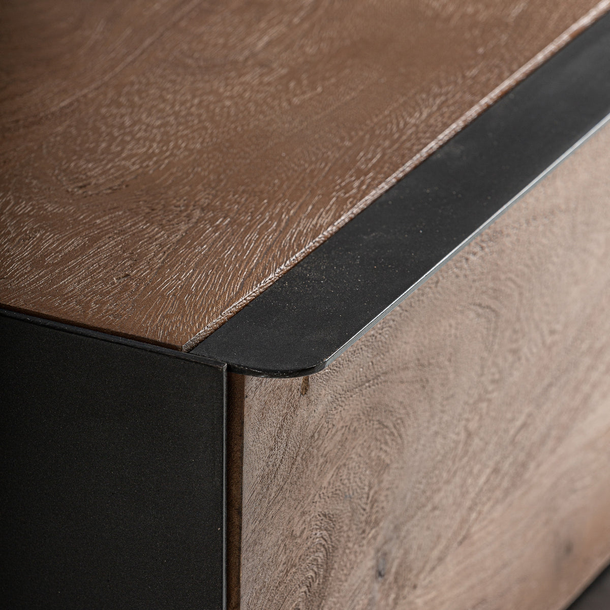 Cómoda de madera de mango y hierro Alaior