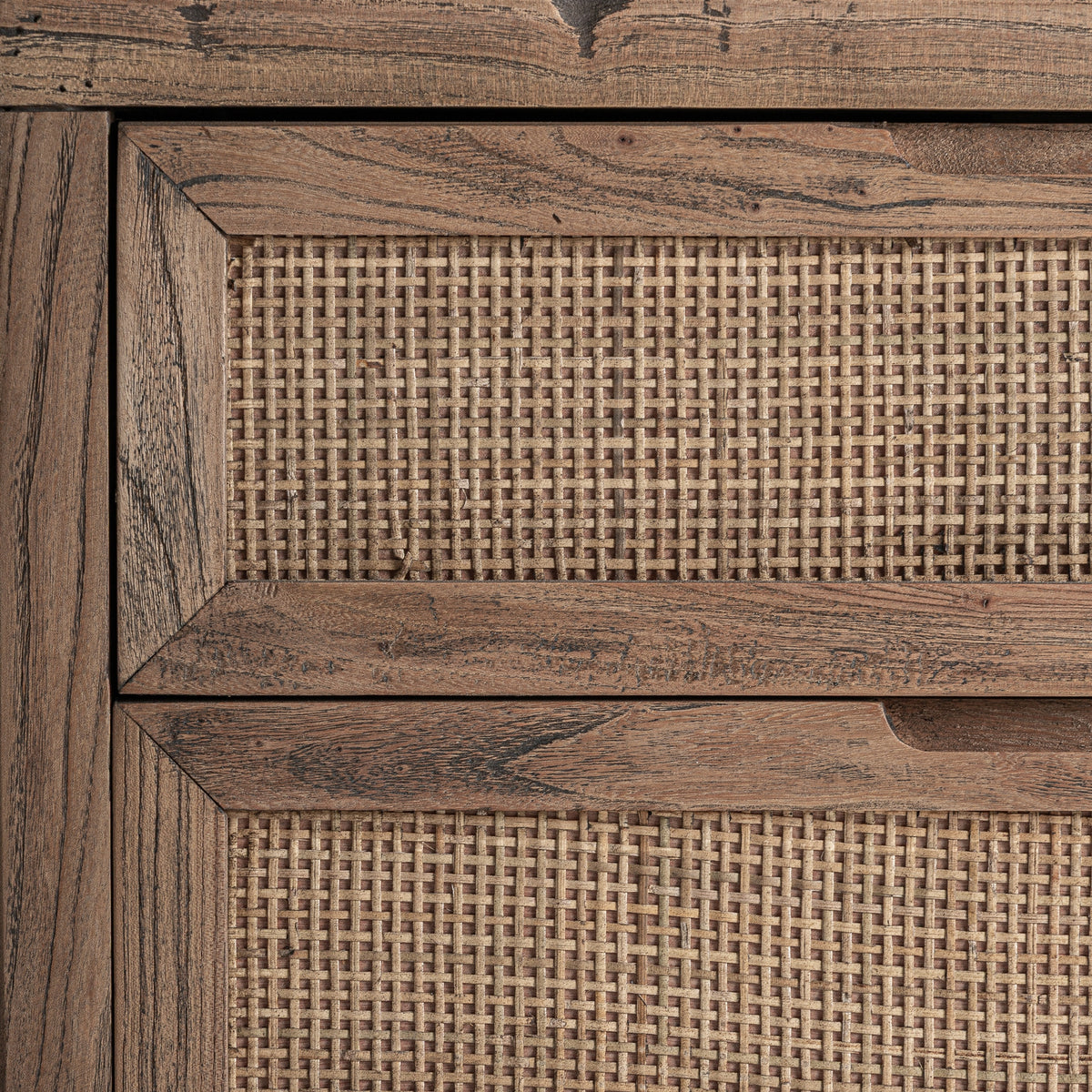 Cómoda de madera de olmo y ratán Valldemossa