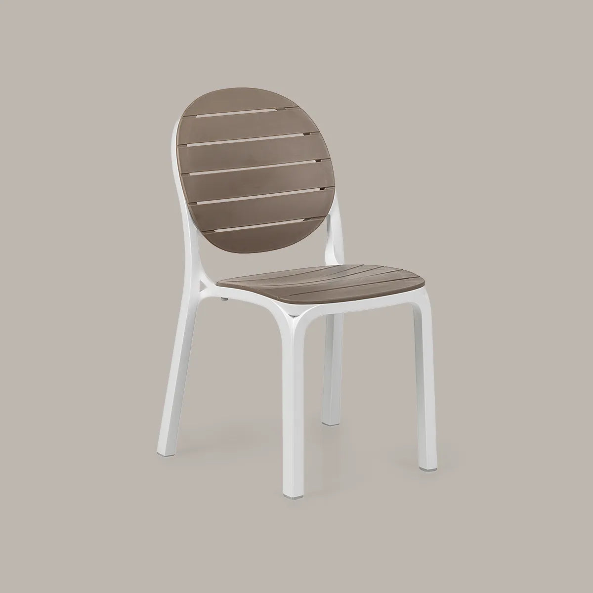 Silla de resina Erica Nardi