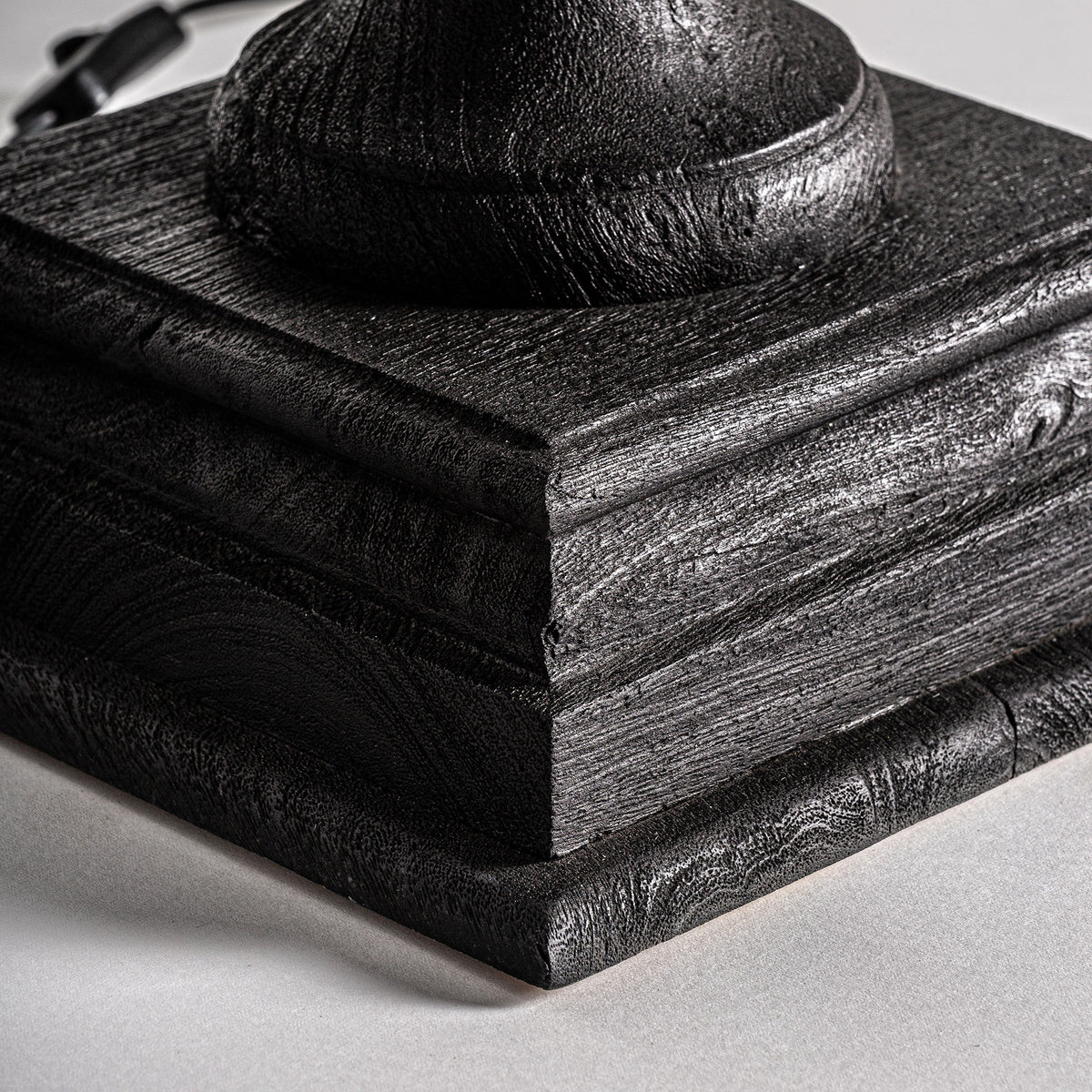 Lámpara de sobremesa de madera de mango negra Aquilón