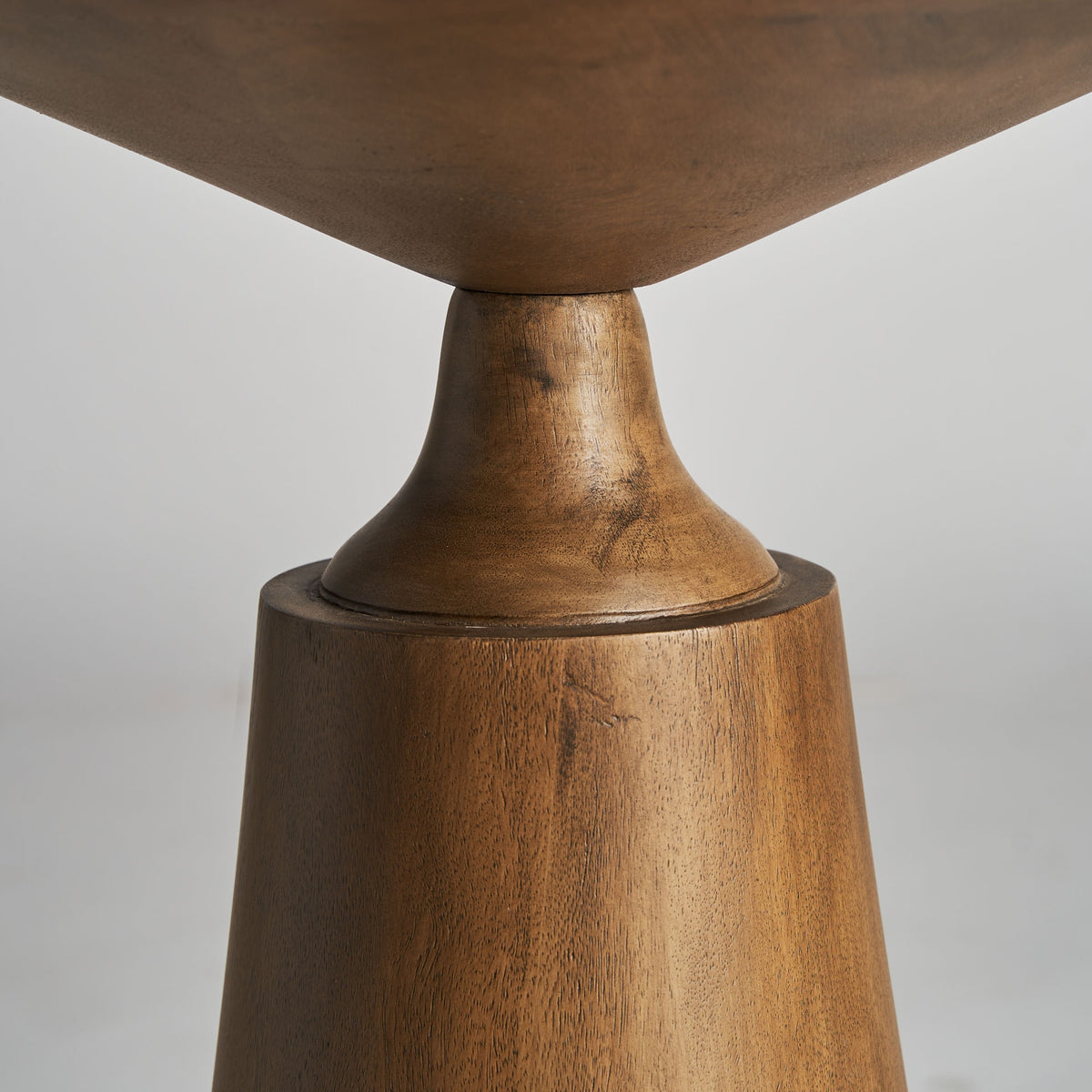 Mesa auxiliar de madera de mango Tamuda