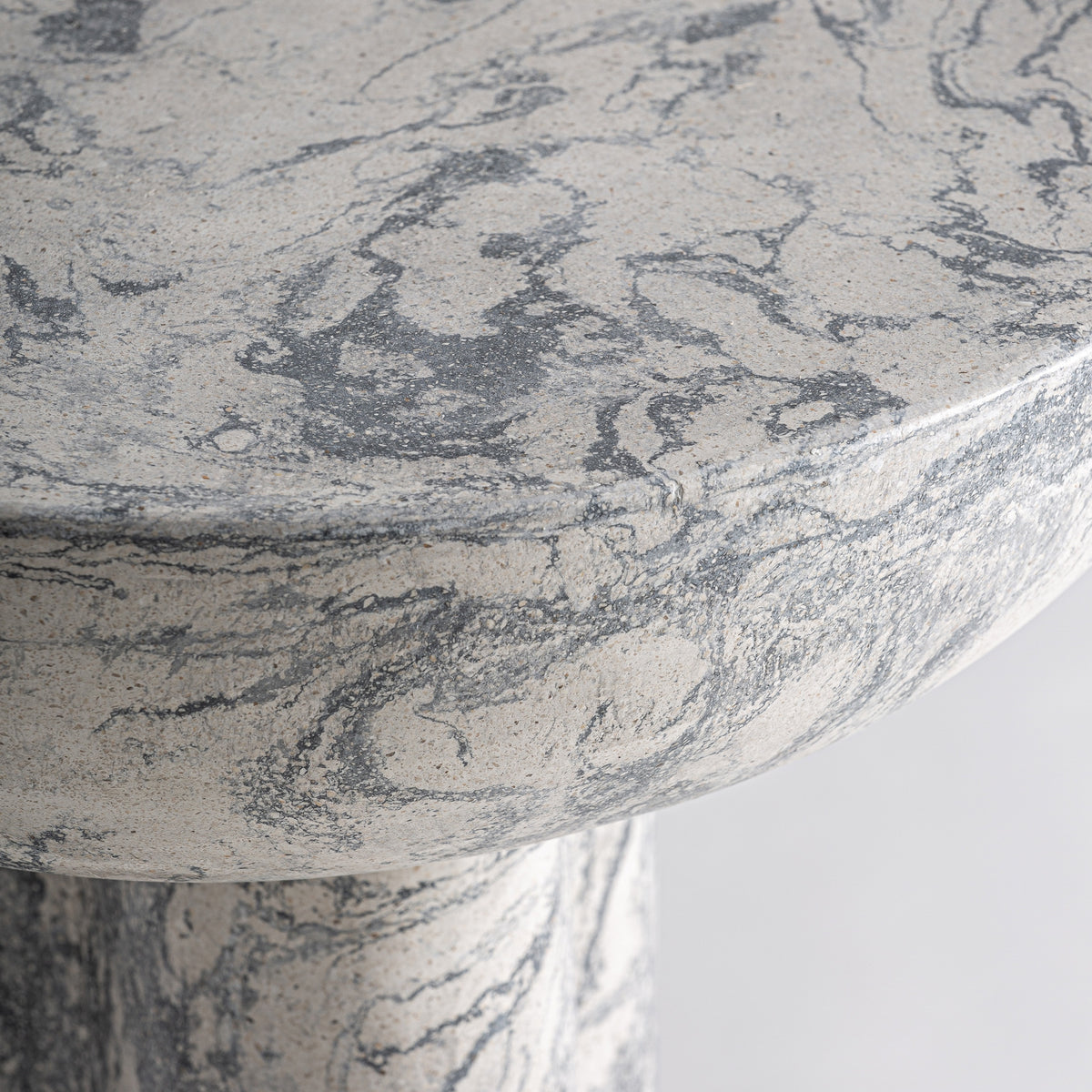 Mesa auxiliar de terrazo gris Biznaga
