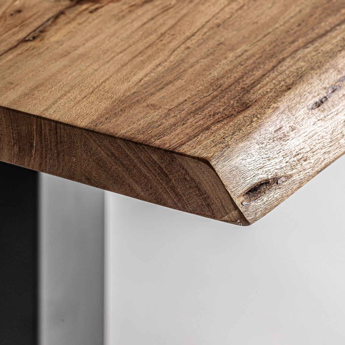 Mesa de acacia e hierro Órgiva
