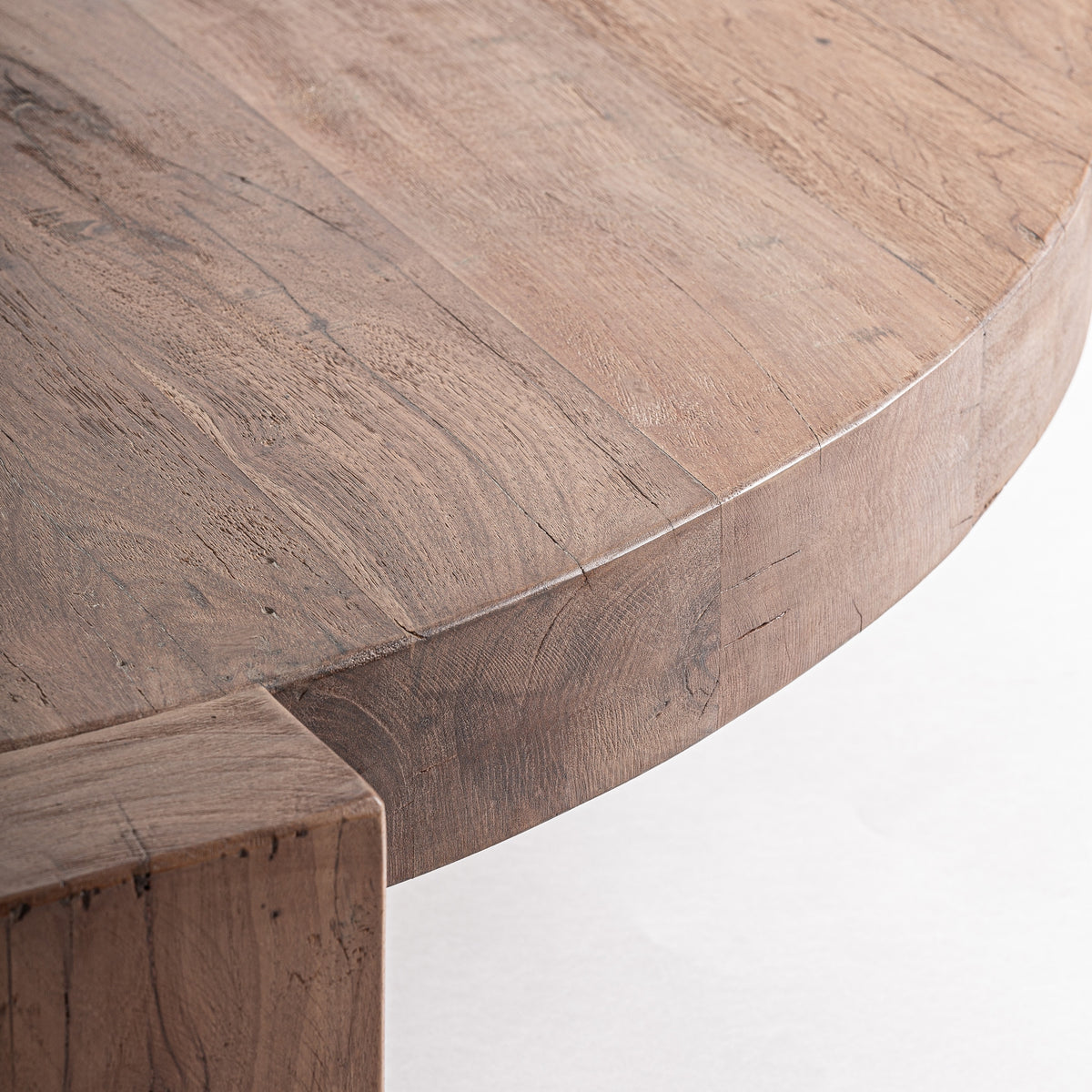 Mesa de centro de madera maciza Polignano 127 x 133 cm