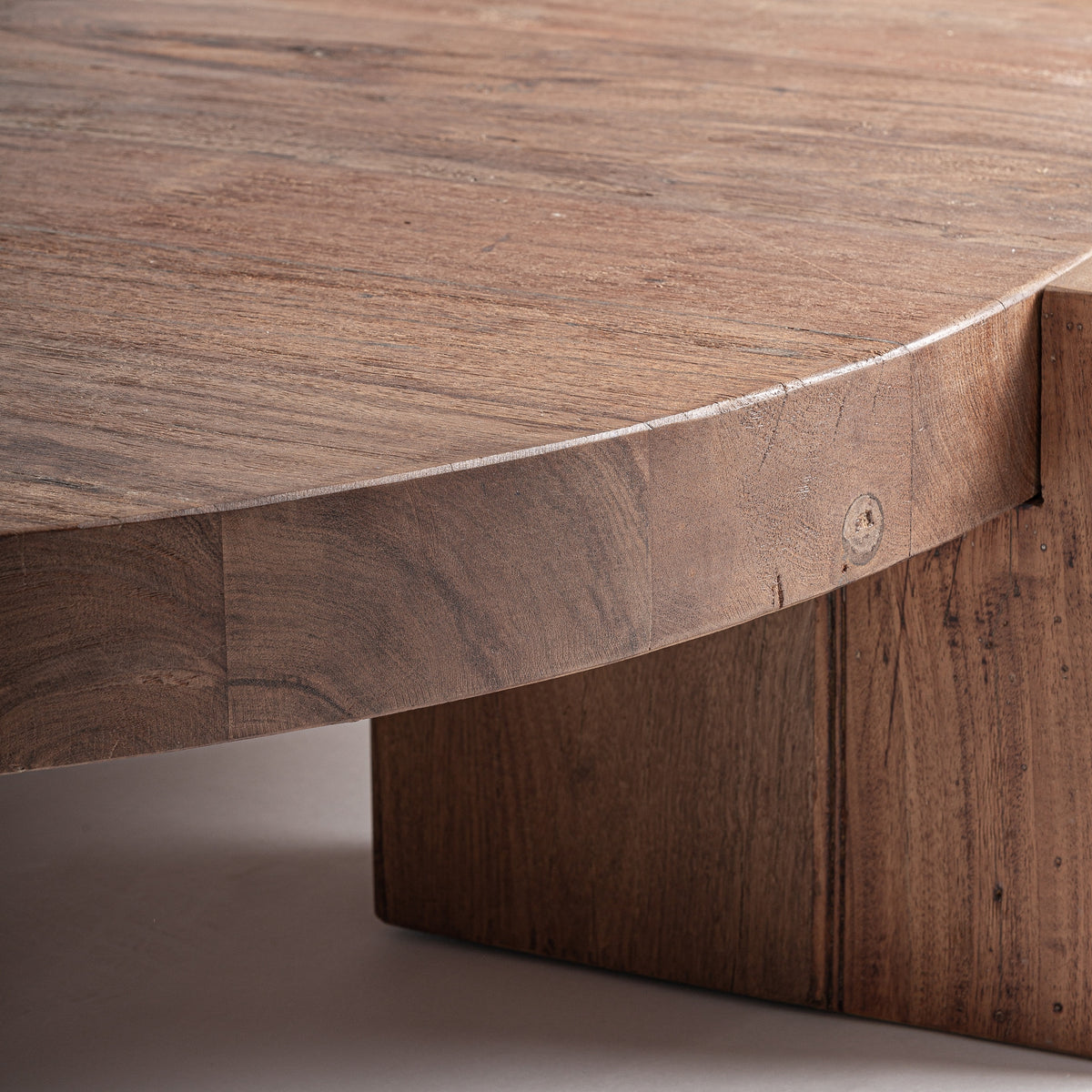 Mesa de centro de madera maciza Polignano 127 x 133 cm