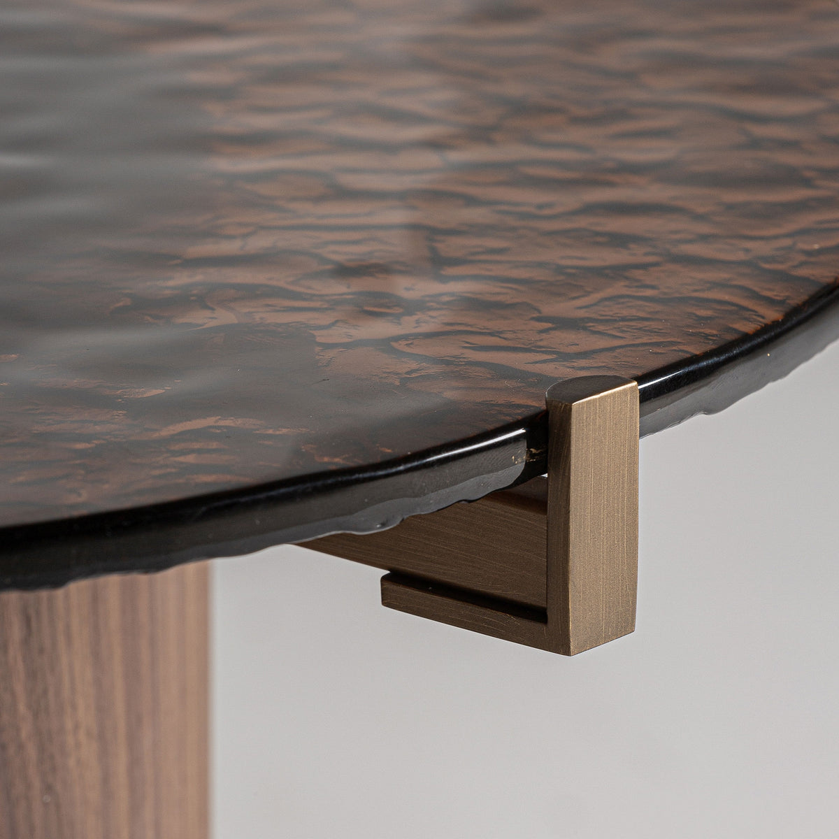 Mesa de centro de madera y cristal ámbar Pizzo