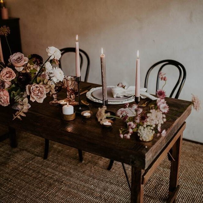 Mesa de comedor de madera envejecida Agnolo