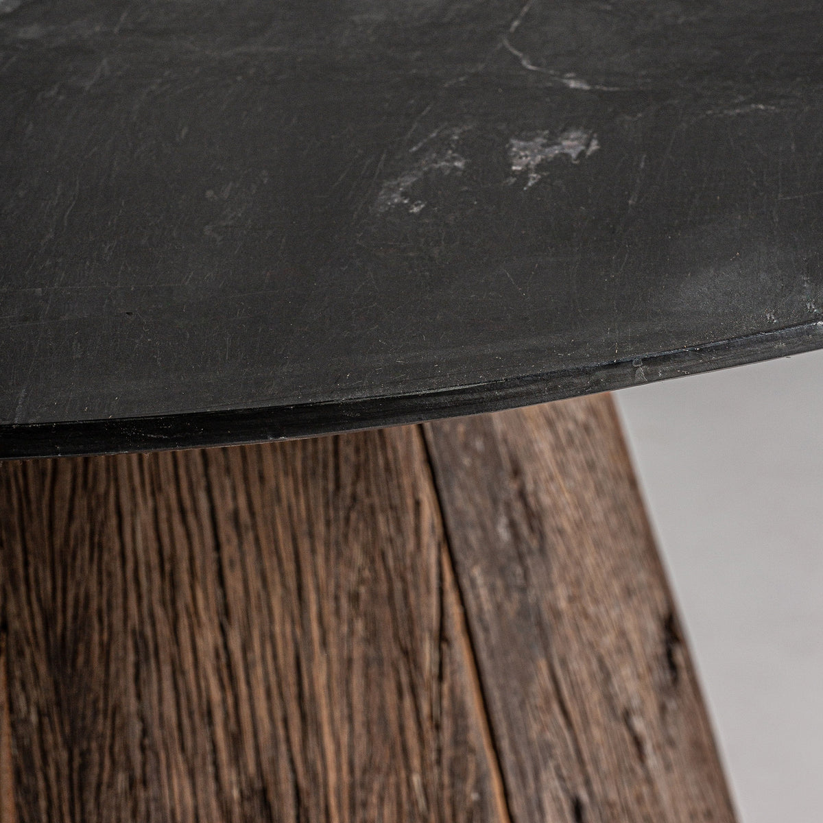 Mesa de comedor de mármol y madera recuperada Alboloduy