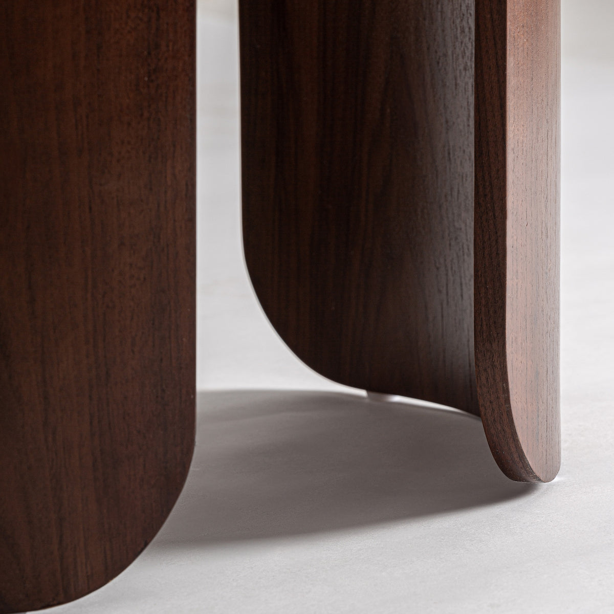 Mesa de comedor de porcelánico y madera Alcútar