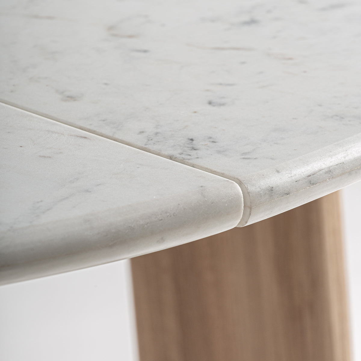 Mesa de comedor de roble y mármol Rodalquilar 160 x 160 cm