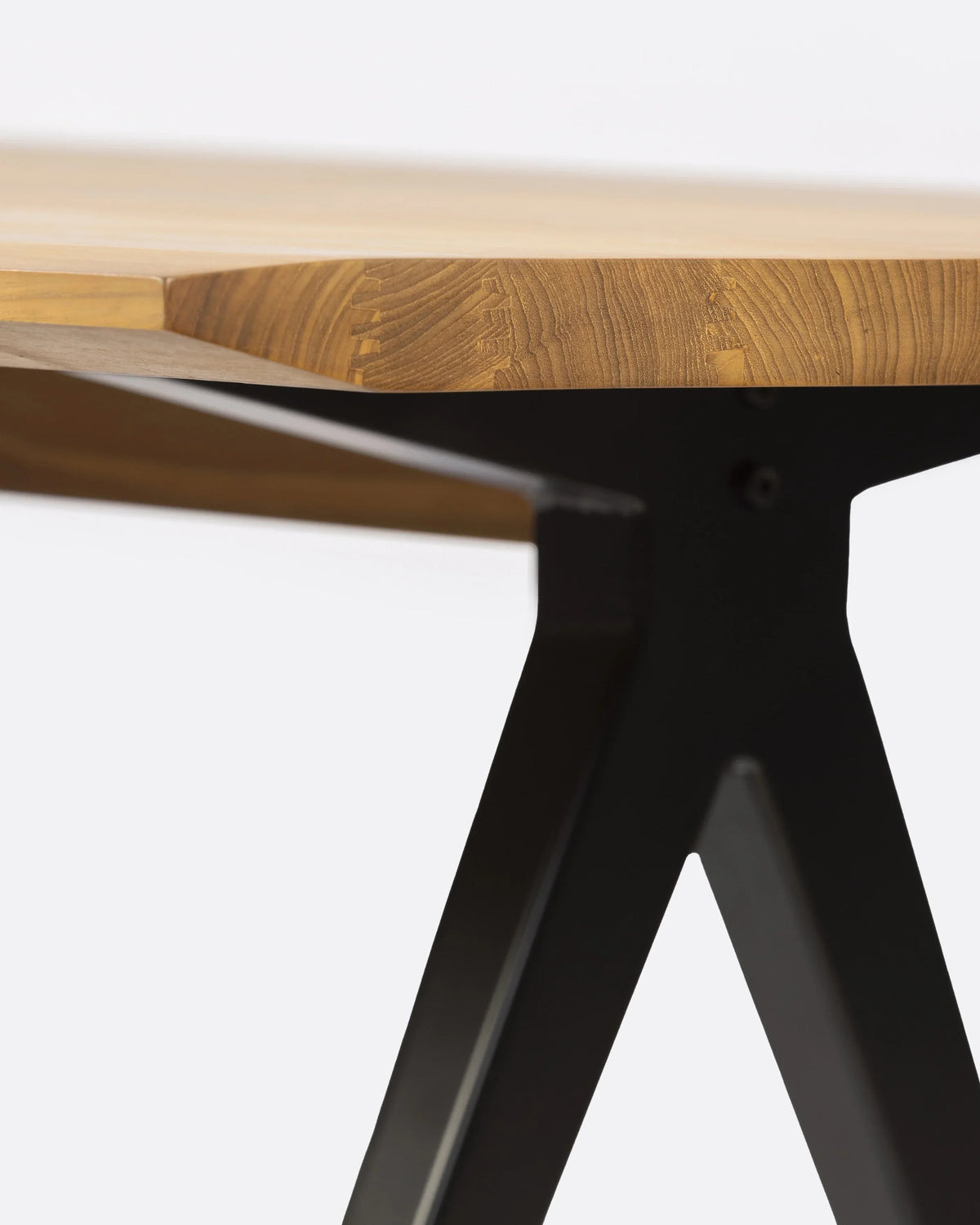 Mesa de comedor de teca reciclada y hierro Capileira