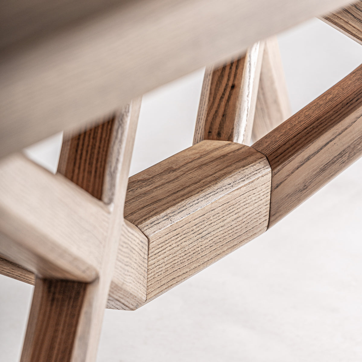 Mesa de comedor extensible de fresno Erice