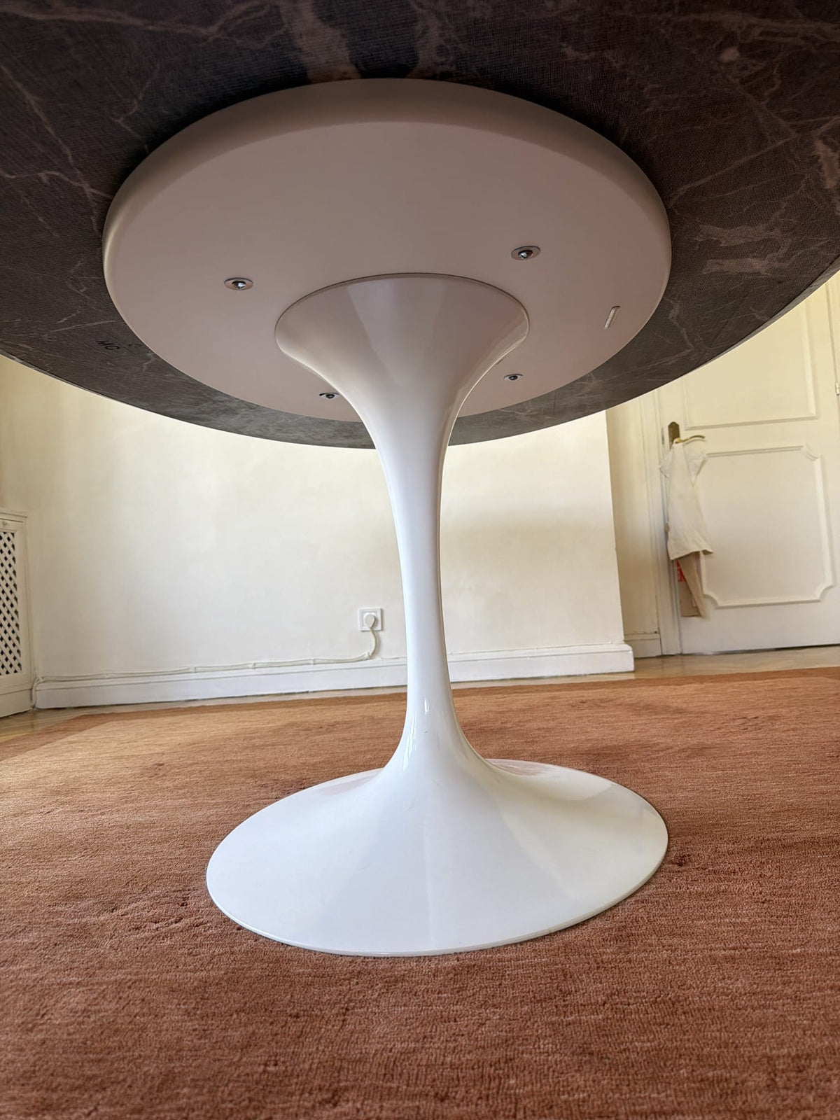 Mesa de comedor oval Saarinen de mármol Rosso Rubino - Knoll