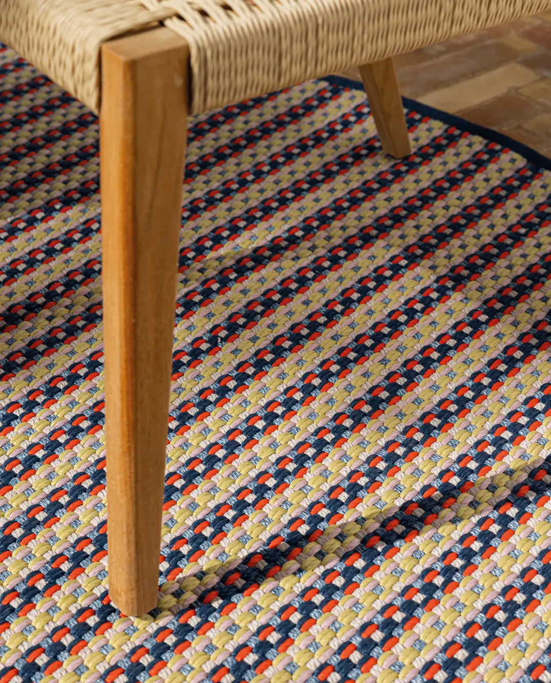 Alfombra Redonda de Interior y Exterior Strata - #pino_y_jacaranda#
