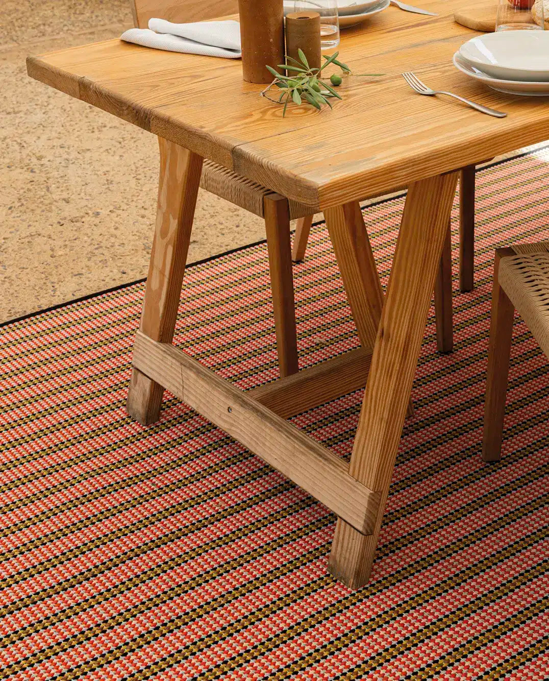 Alfombra Redonda de Interior y Exterior Strata - #pino_y_jacaranda#