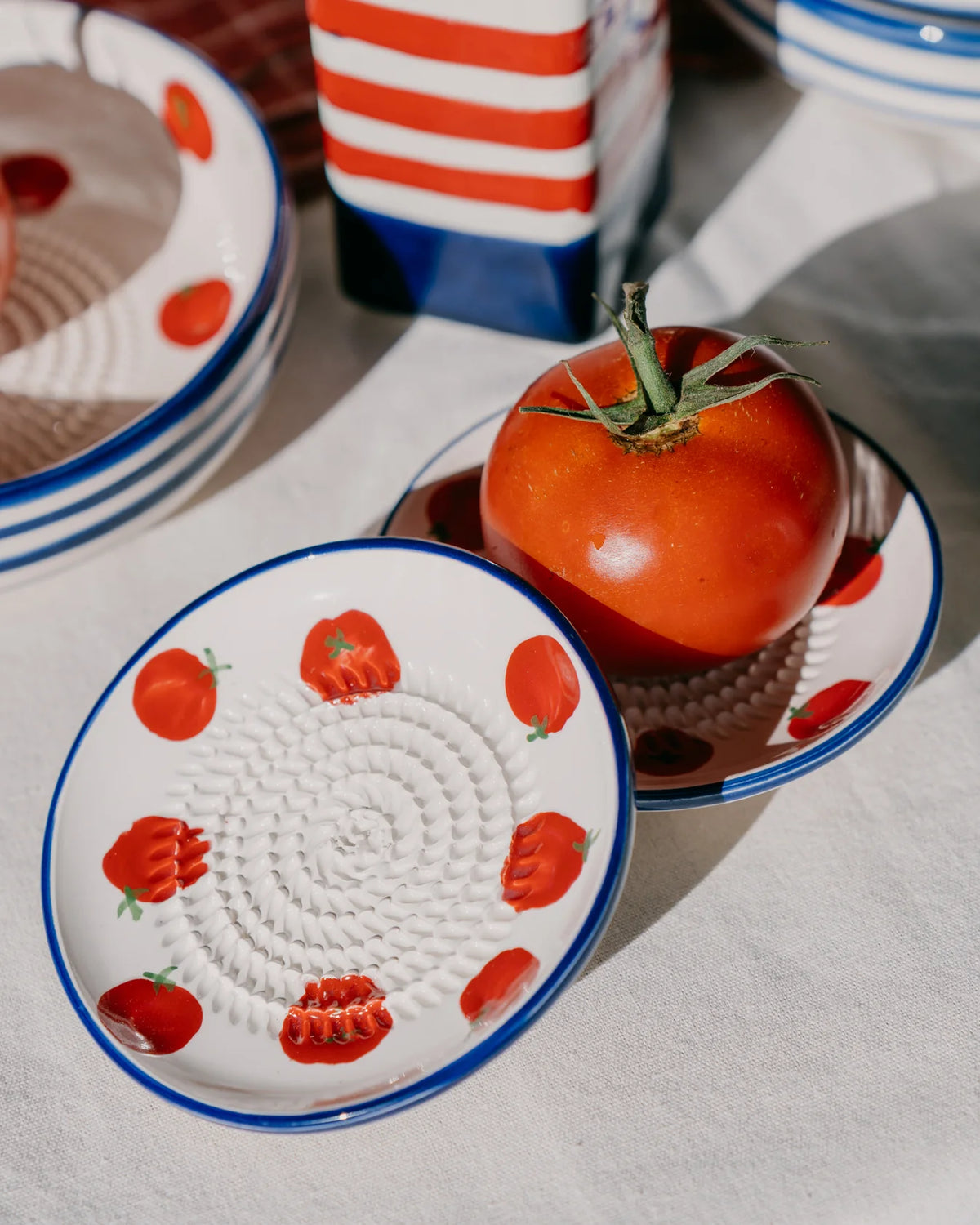 Plato Rallador de Cerámica Pomodoro - #pino_y_jacaranda#
