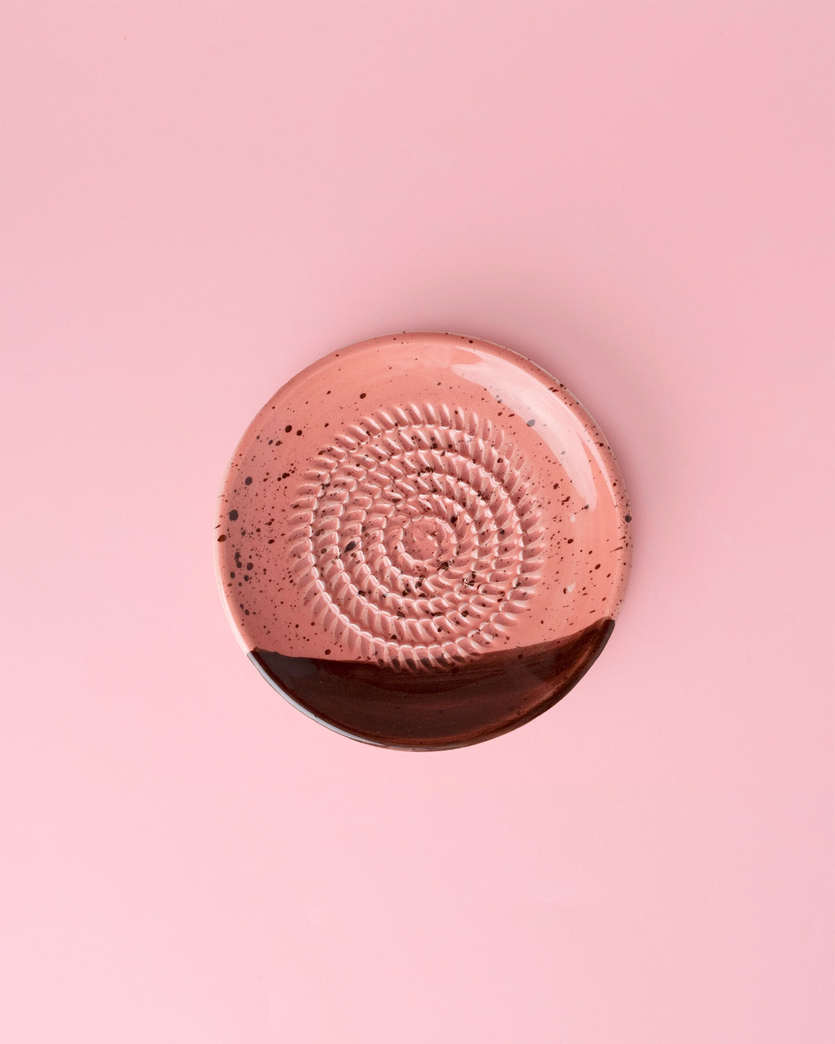 Plato Rallador de Cerámica Chocolate - #pino_y_jacaranda#