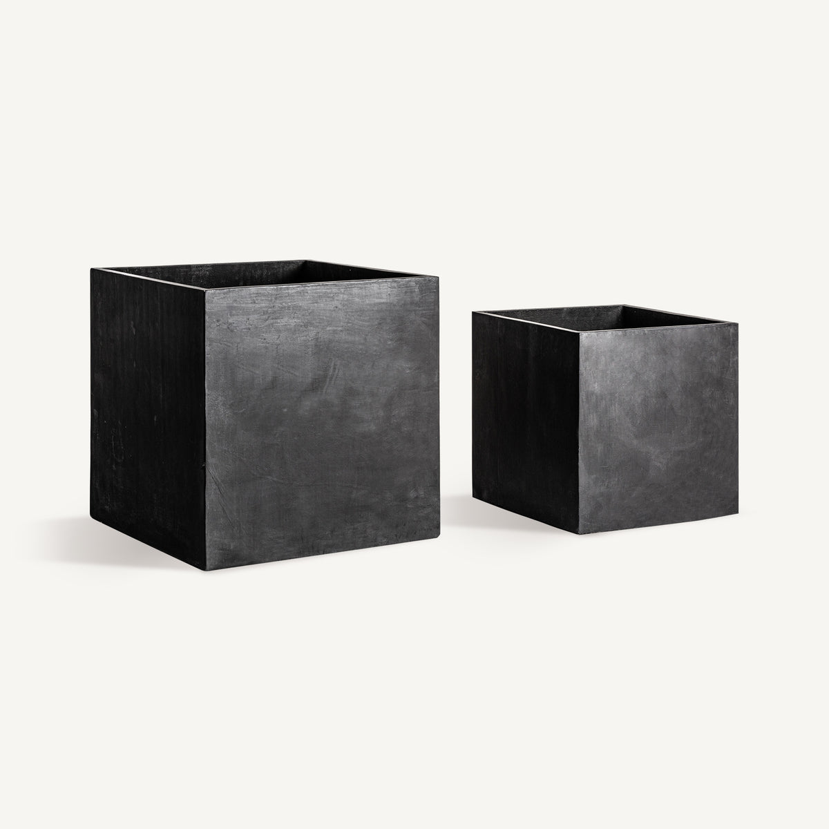 Set de dos maceteros de terracota negra Sabina