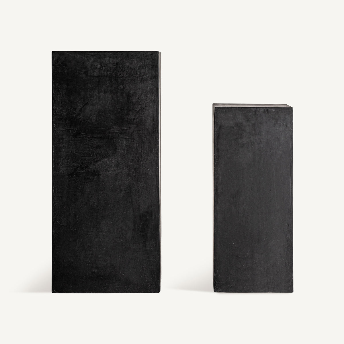 Set de dos peanas de terracota negra Pego