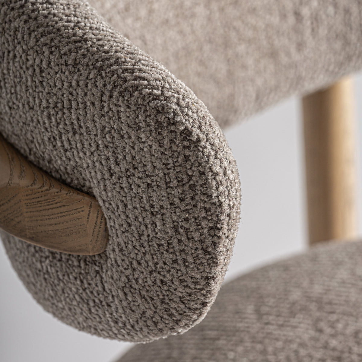 Silla de arce y tapizado topo Forcall