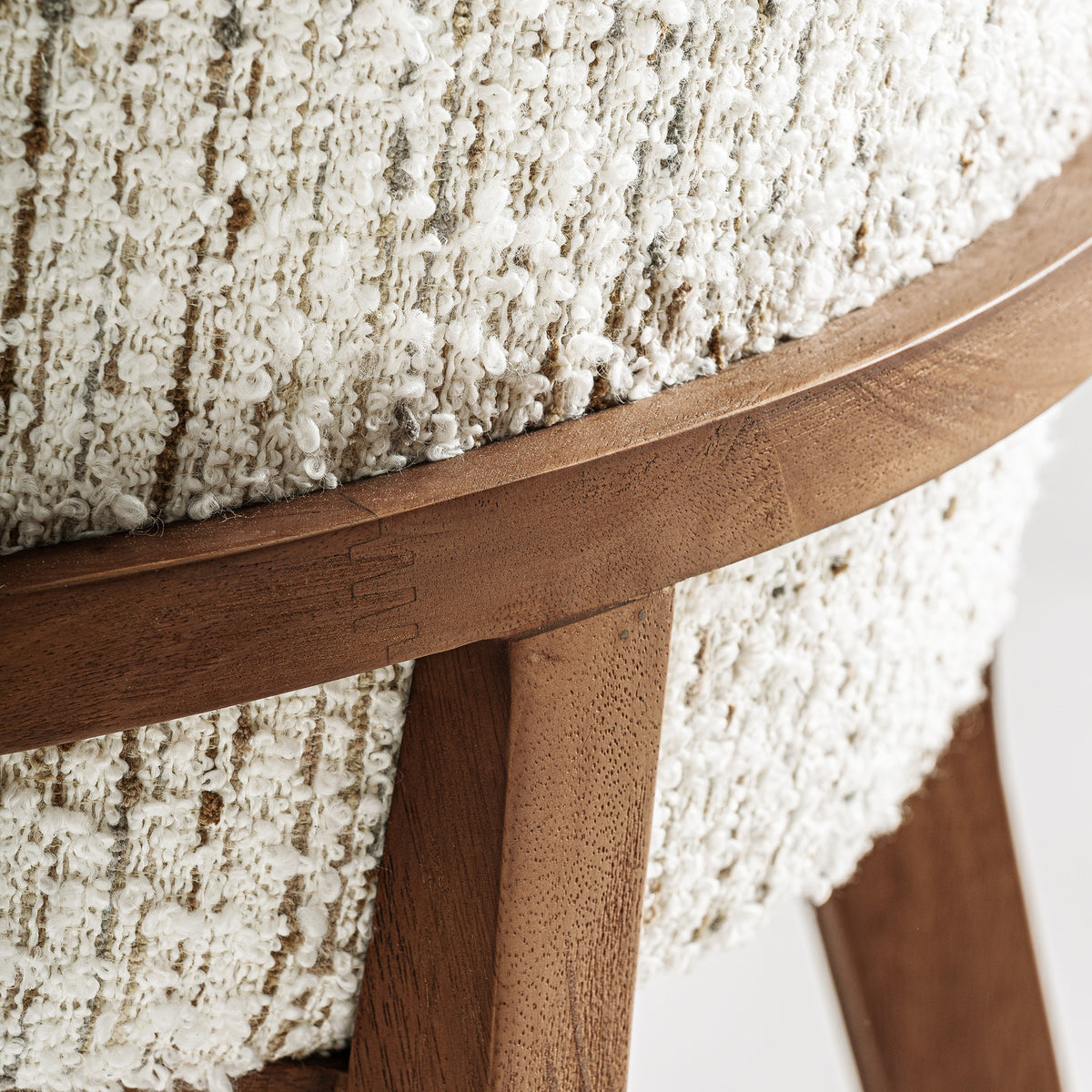Silla de caucho tapizada en beige Catí