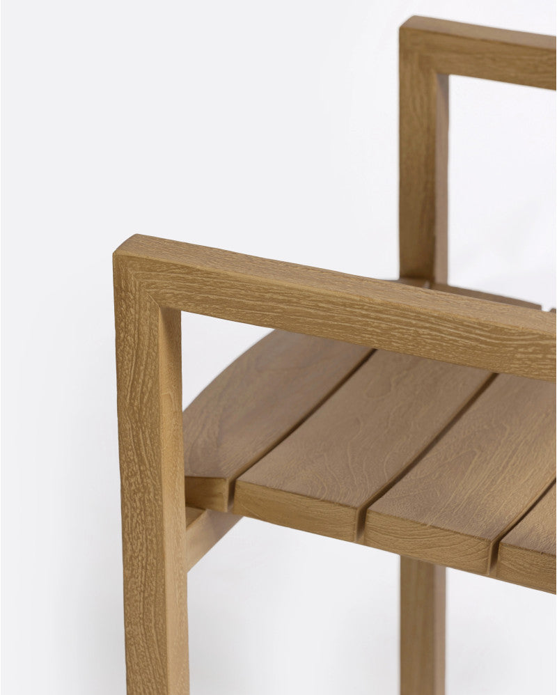 Silla de exterior apilable de teca Genesis