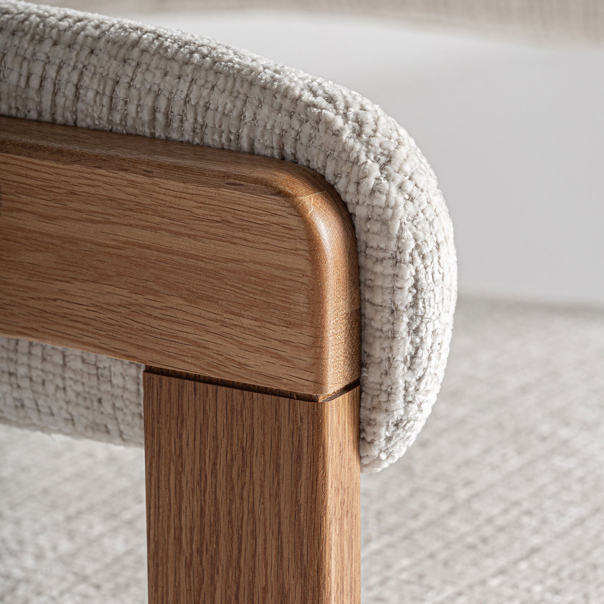 Silla de roble y tapizado beige Llutxent