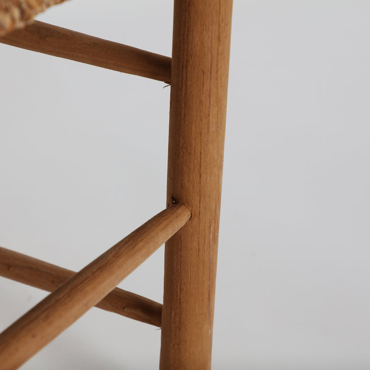 Silla de teca y fibra natural Xaló
