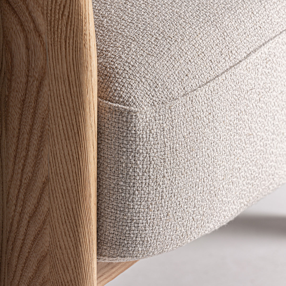 Silla tapizada de roble Laguar beige