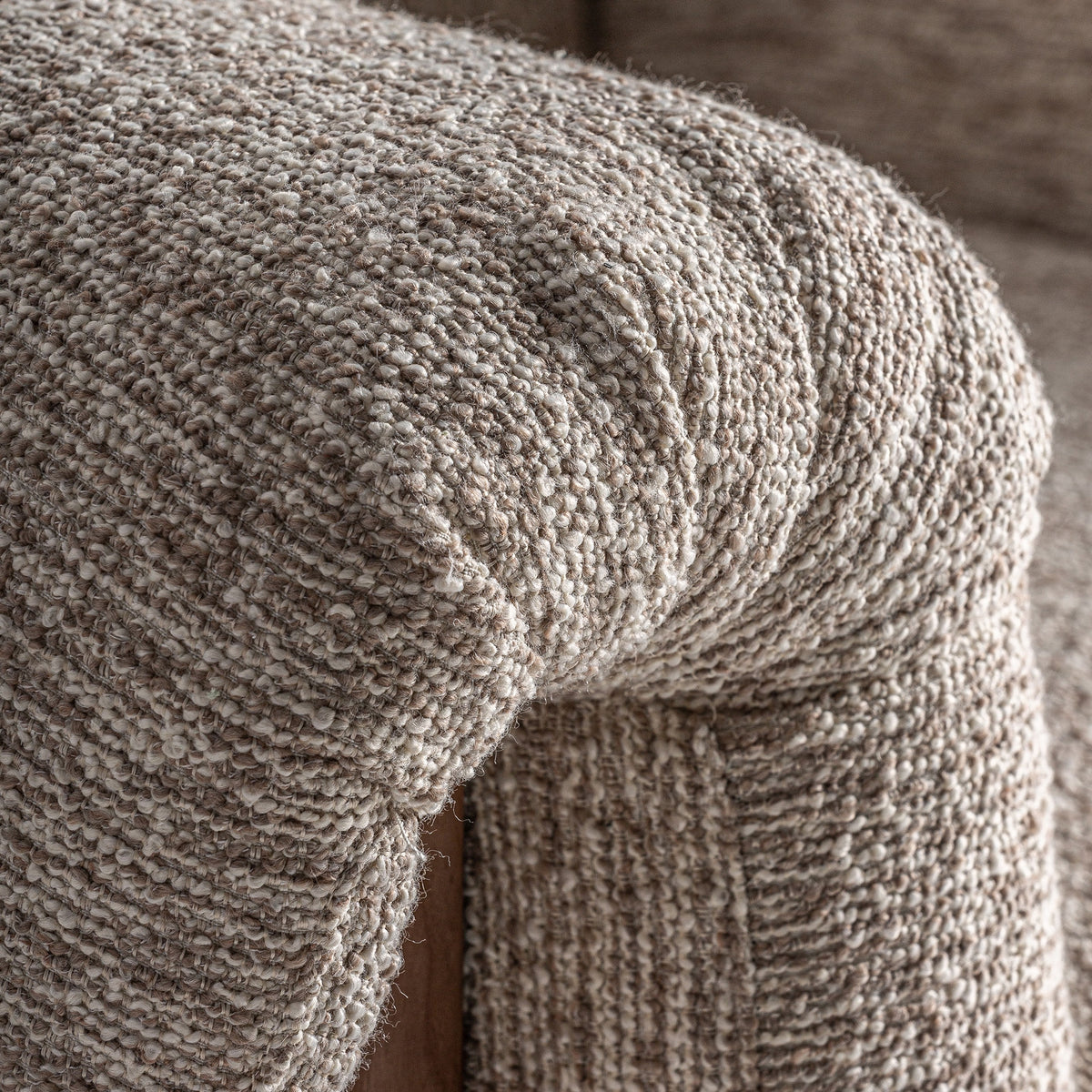 Sillón amplio de caucho tapizado beige Ses Variades