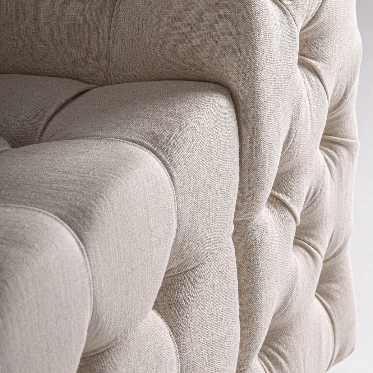 Sillón capitoné de fresno negro Larnaca