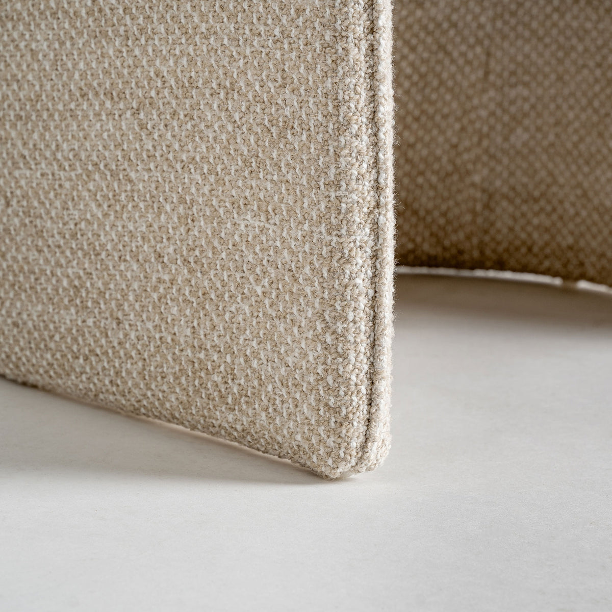 Sillón de comedor tapizado beige Cala Carbó