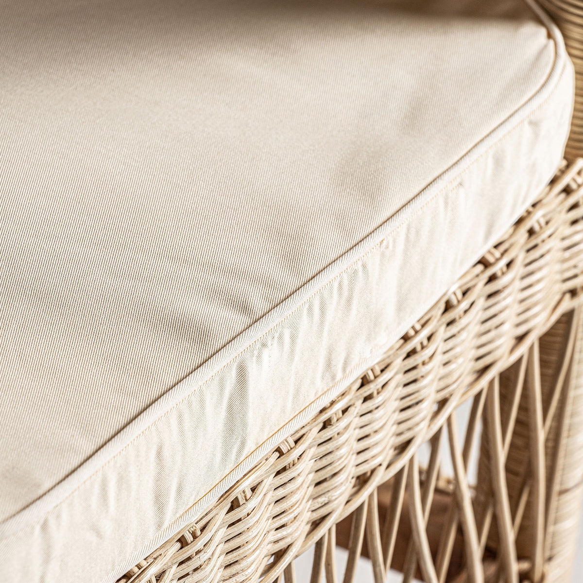 Sillón de ratán y madera mindi Sant Josep