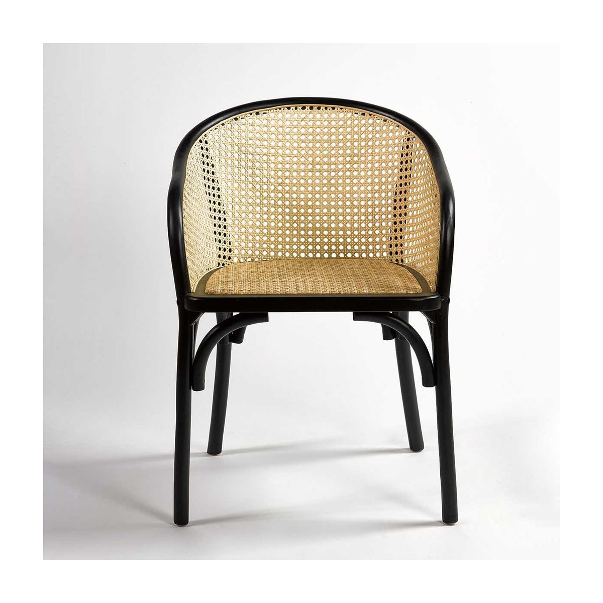 Sillón negro con rejilla de ratán Pórtugos