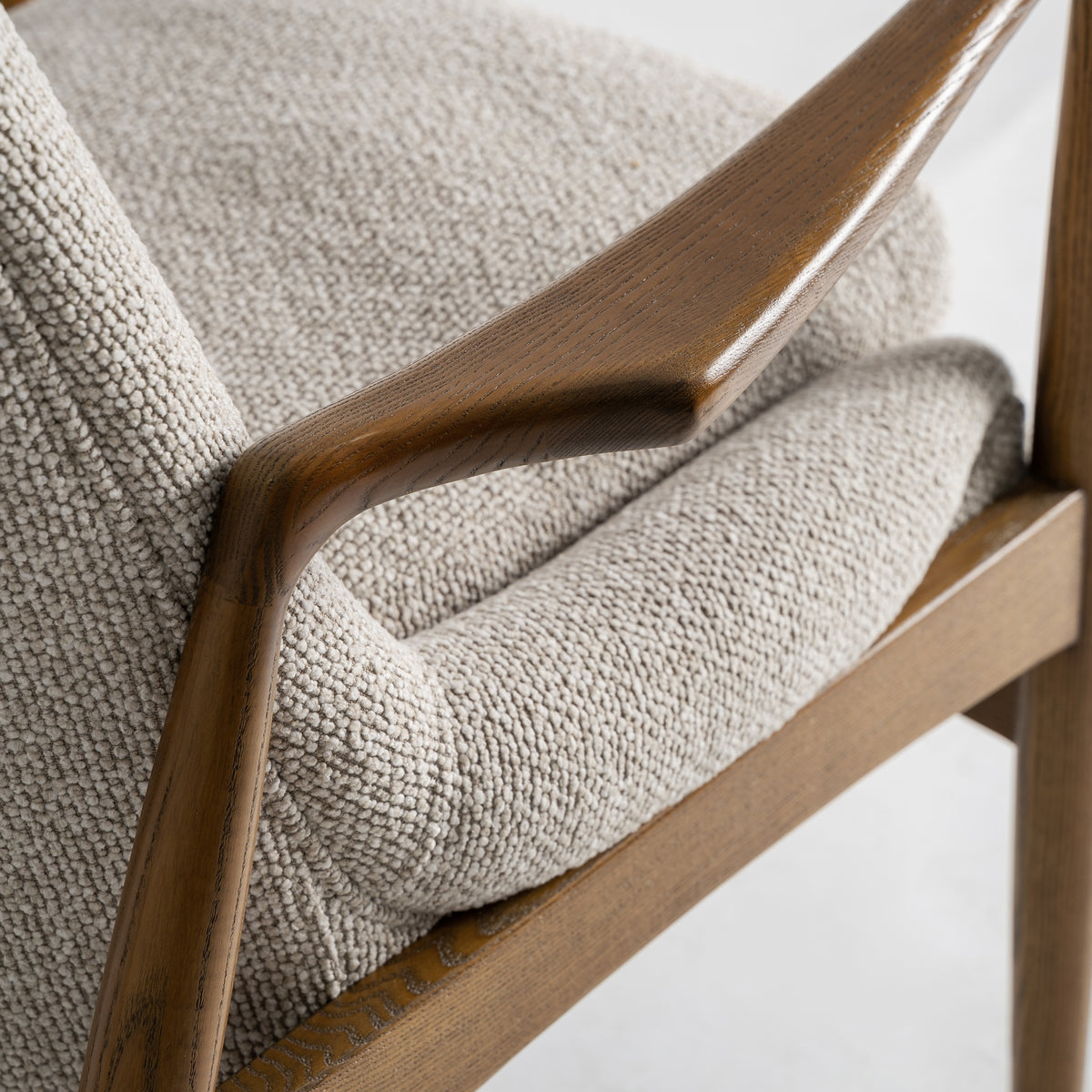 Sillón tapizado beige Kaštela