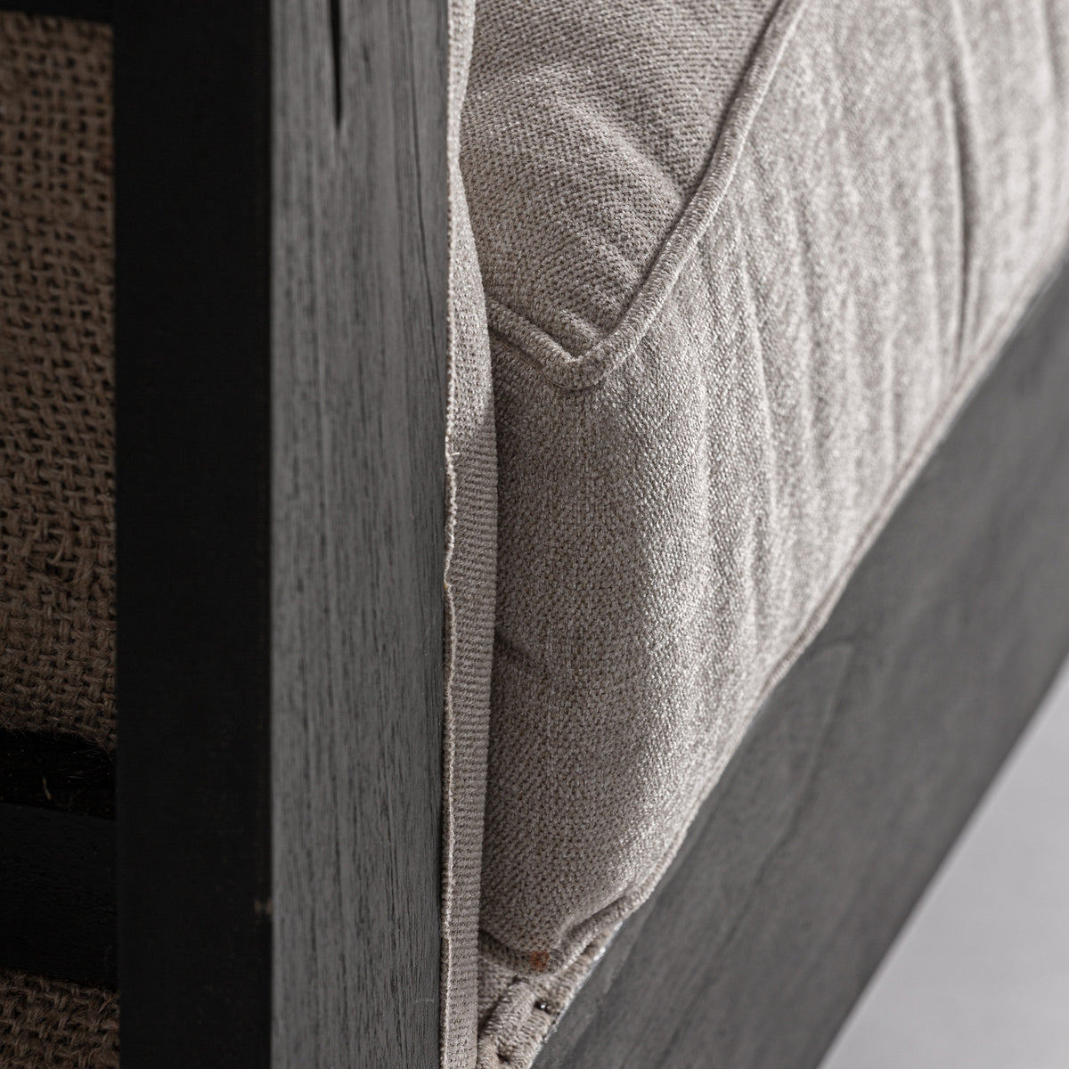 Sofá capitoné de madera y poliéster Menton negro