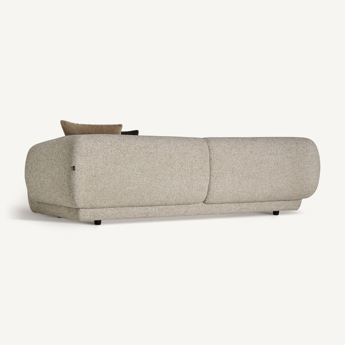 Sofá tapizado beige con estructura de alerce Posada