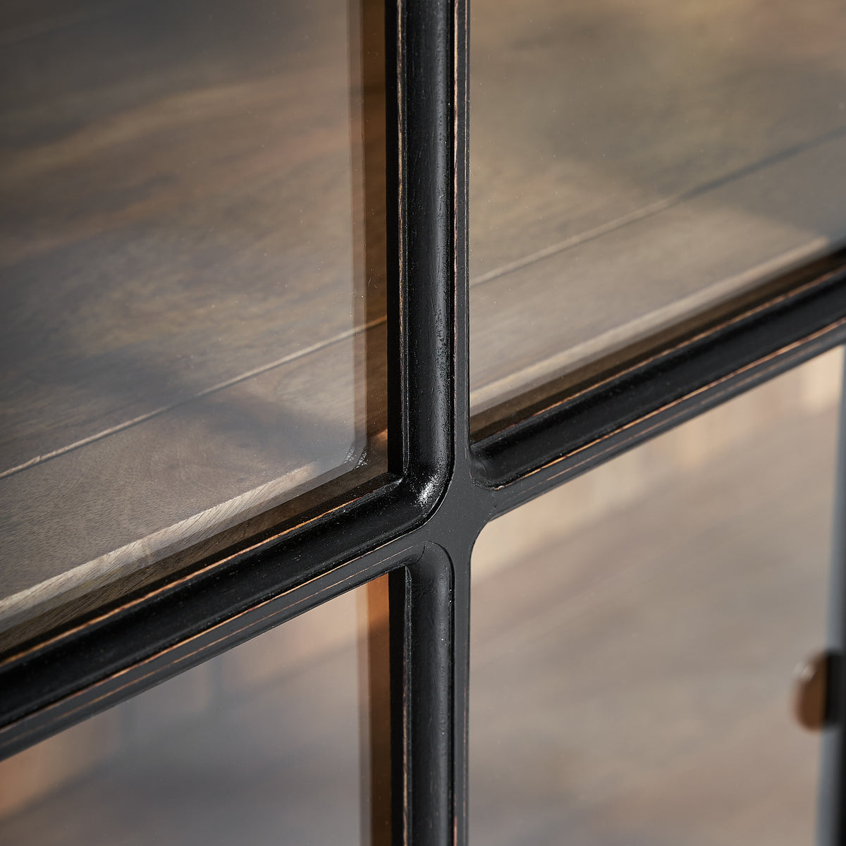 Vitrina modular de mango negro Sagone