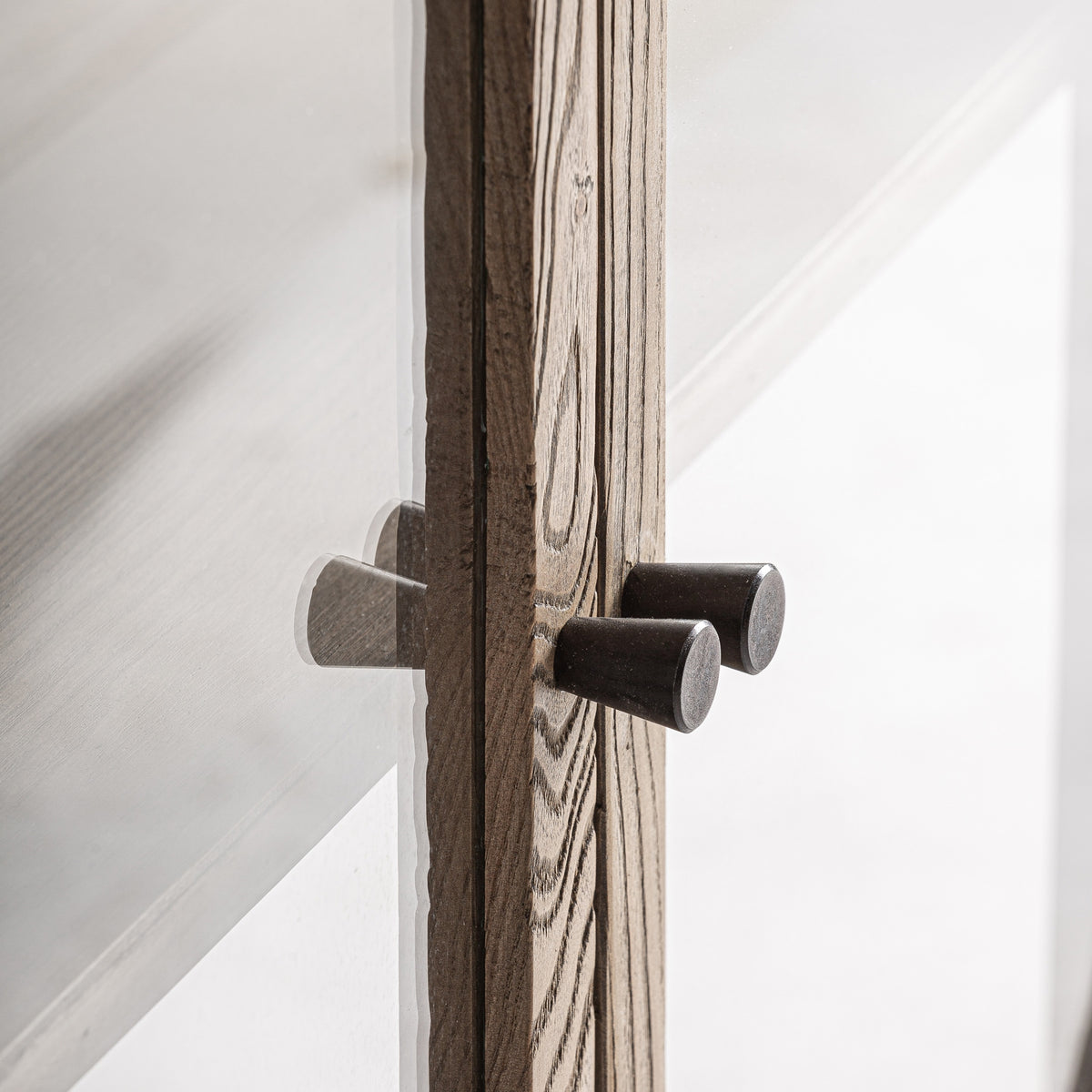 Vitrina modular de olmo y cristal Podgora