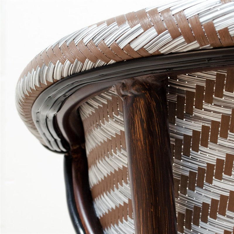 Silla con brazos de aluminio efecto ratán Young