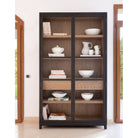 Armario de roble oscuro con puertas de cristal Lipsi