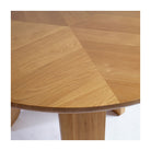 Mesa de comedor redonda de roble claro con tres patas Favignana