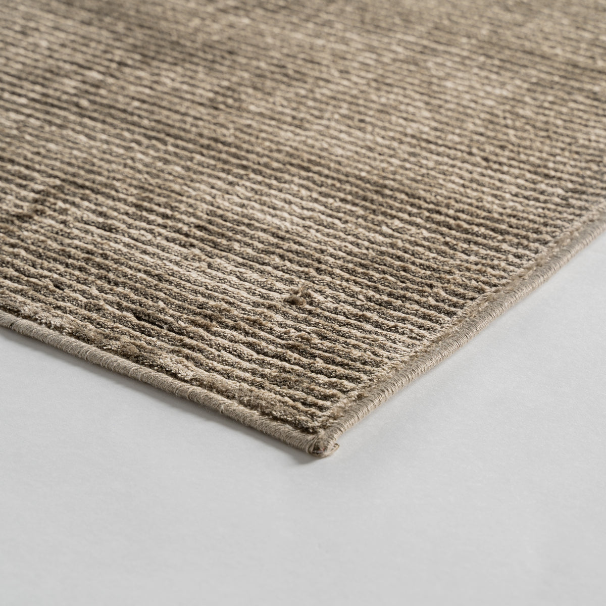 Alfombra de viscosa verde Cobaticas