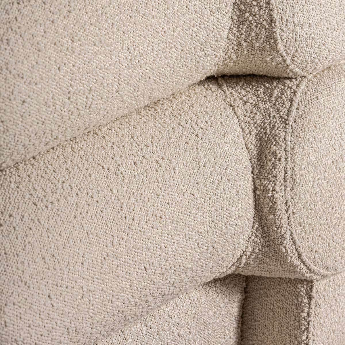 Cama de pino y bouclé Trebalúger